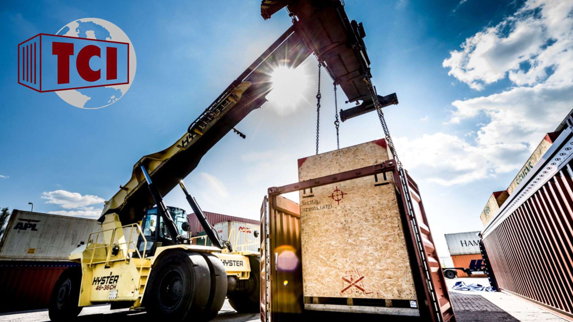 Ein Telelader auf einem Containerumschlagsplatz von TCI