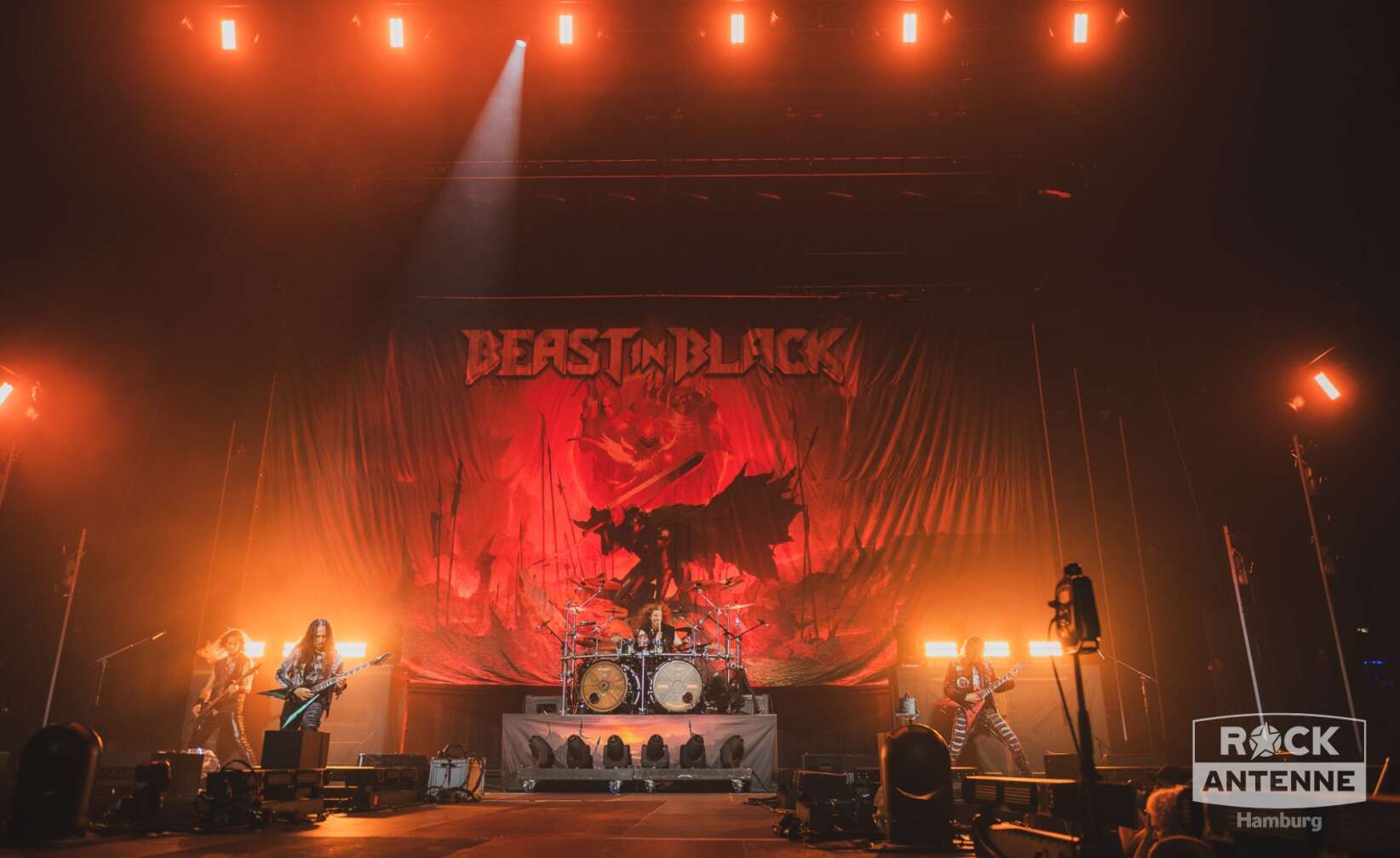Konzertfotos von Beast in Black