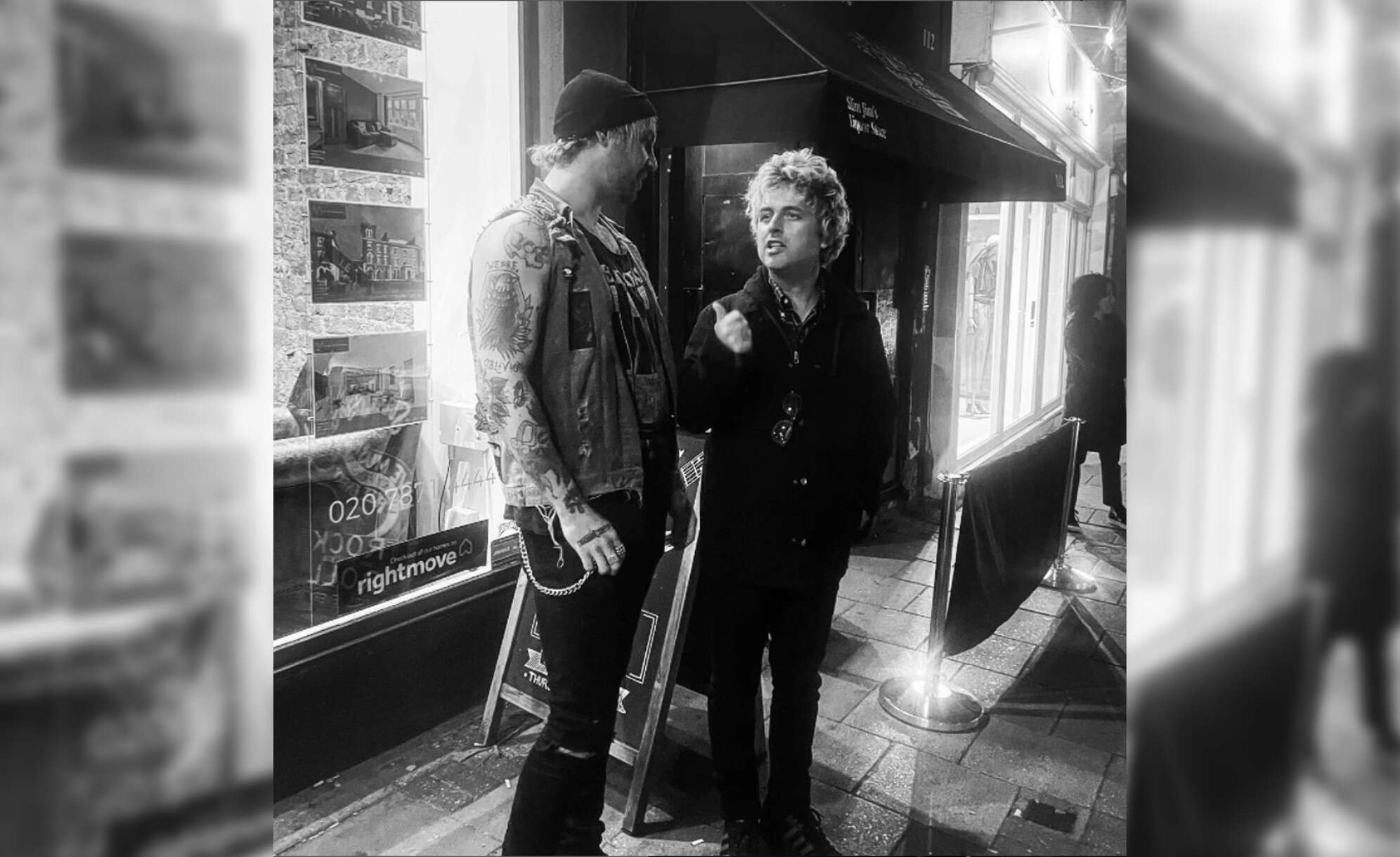Billie Joe Armstrong vor einem Pub in London 2023