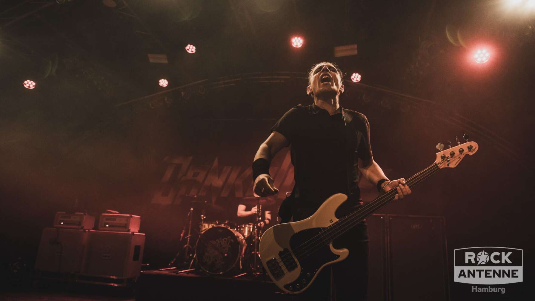 Konzertfotos von Danko Jones 2025 in Hamburg