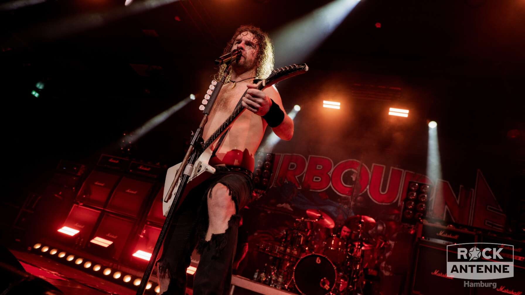 Konzertfotos von Airbourne am 14.02.2026 in der Georg-Elser-Halle in Hamburg