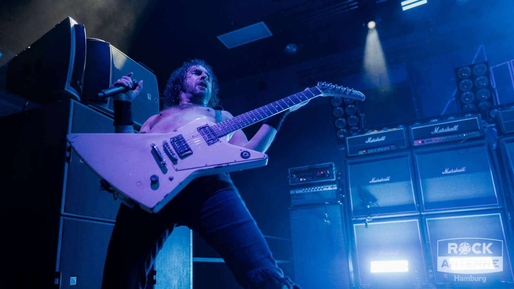 Konzertfotos von Airbourne am 14.02.2026 in der Georg-Elser-Halle in Hamburg