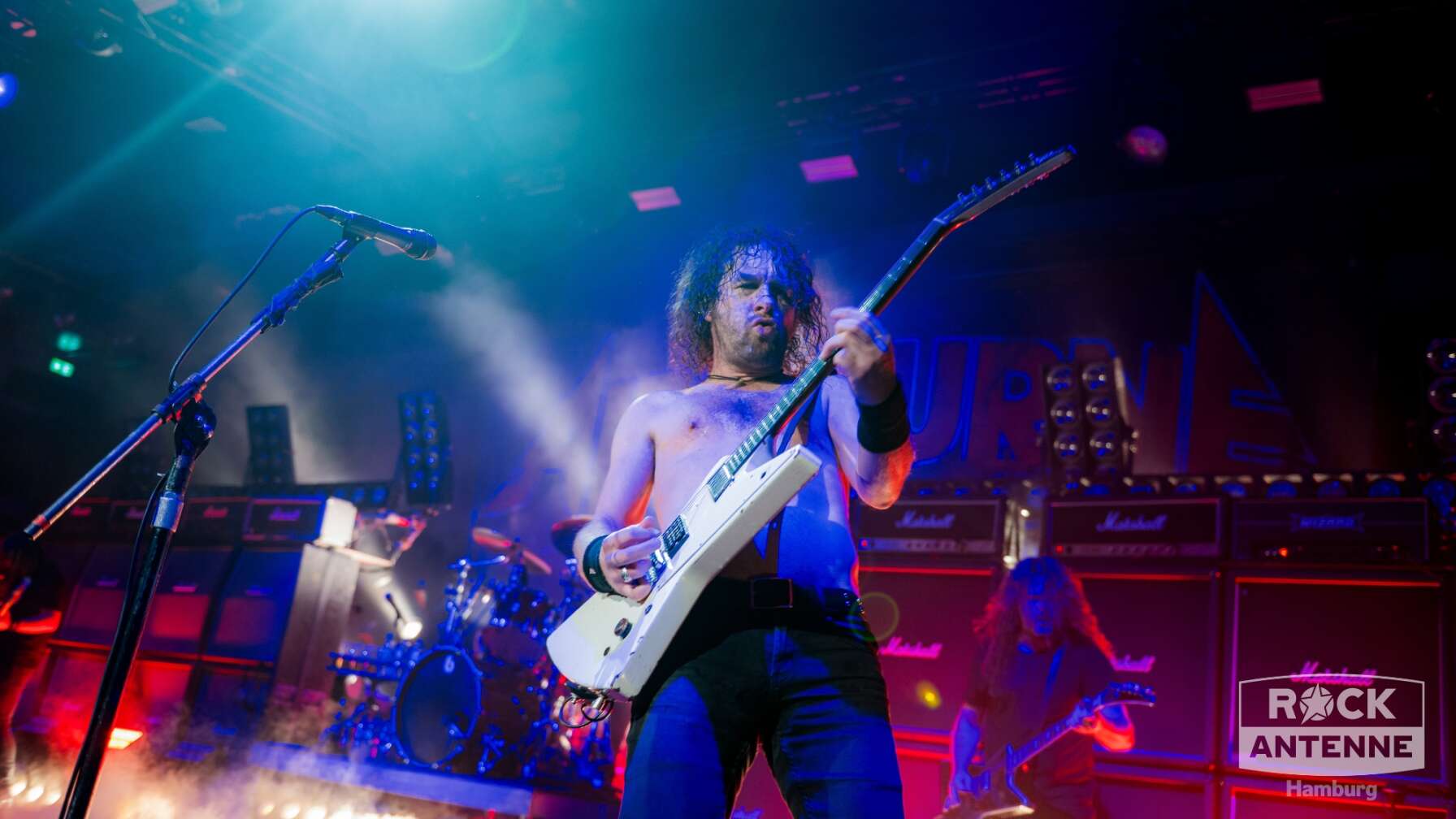 Konzertfotos von Airbourne am 14.02.2026 in der Georg-Elser-Halle in Hamburg
