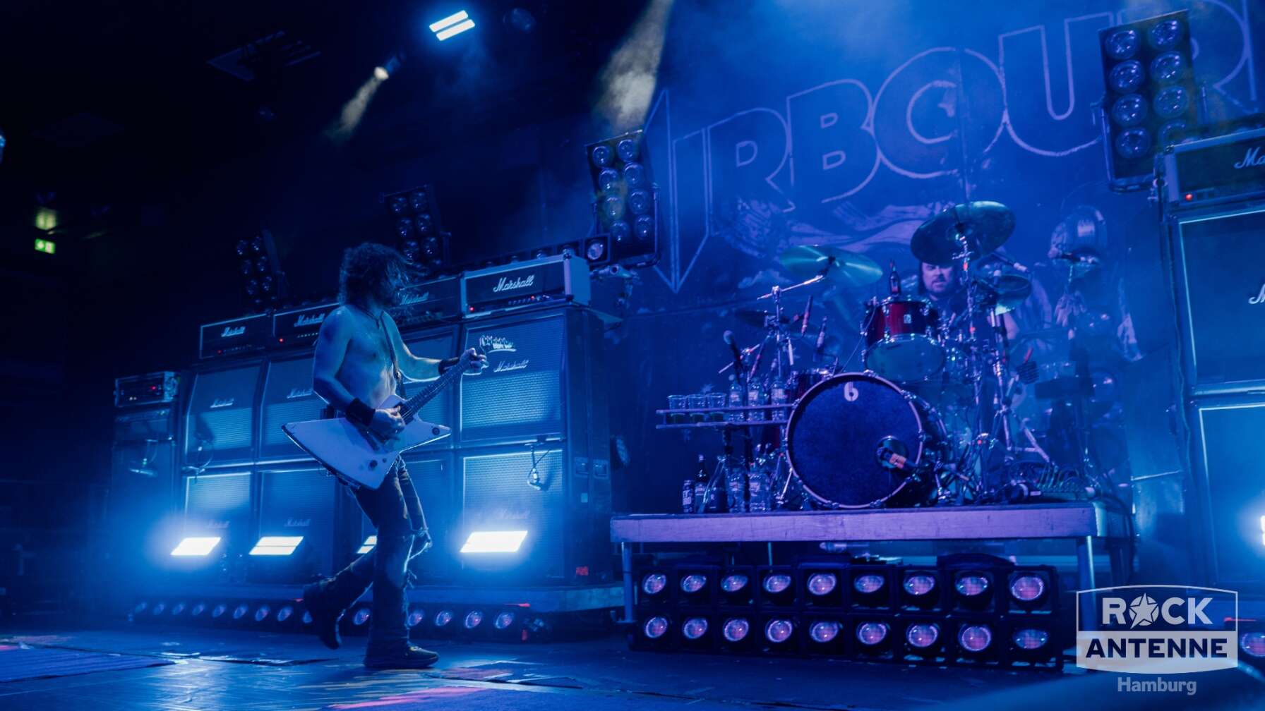 Konzertfotos von Airbourne am 14.02.2026 in der Georg-Elser-Halle in Hamburg