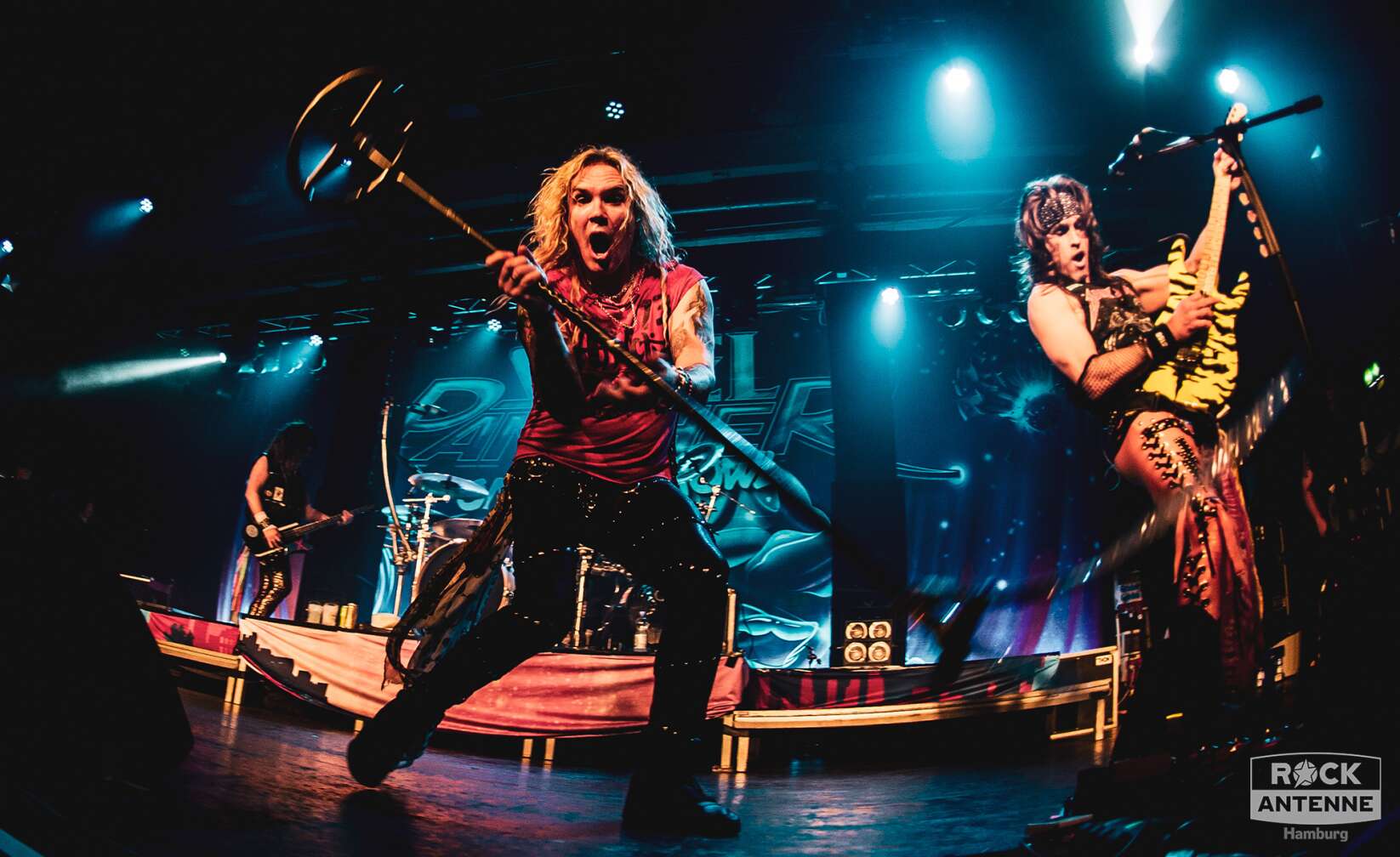 Steel Panther beim Auftritt in Hamburg 2023