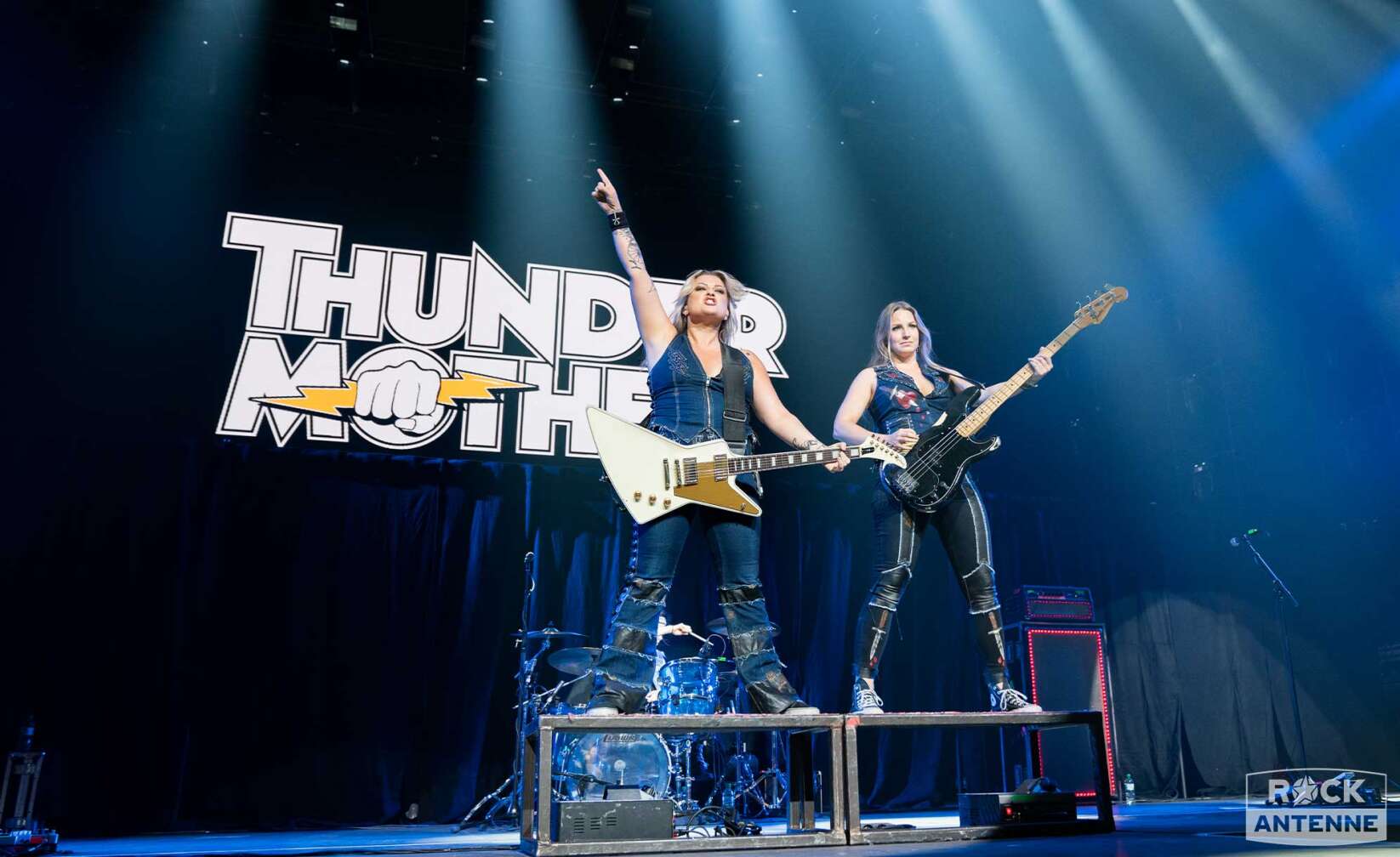 Fotos von Thundermother bei einem Konzert in München 2023