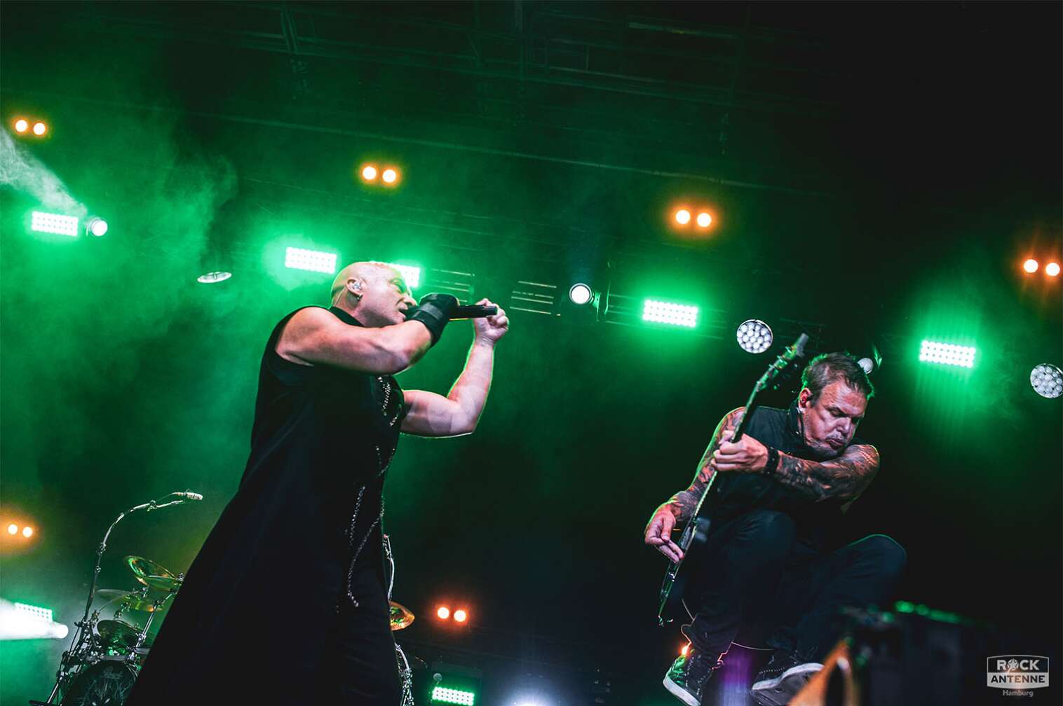Ein Live-Foto der Band Disturbed beim Konzert am 12.06.2023 in der Sporthalle Hamburg