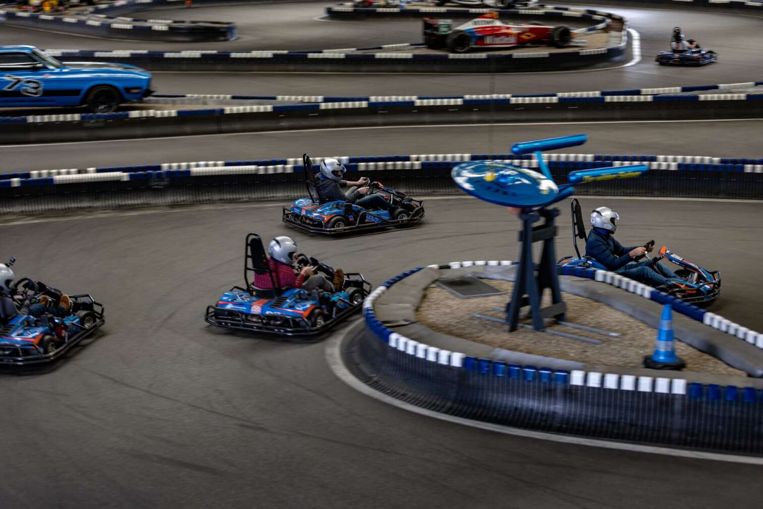 Go Karts auf der Strecke im Ralf Schumacher Kartcenter Bispingen