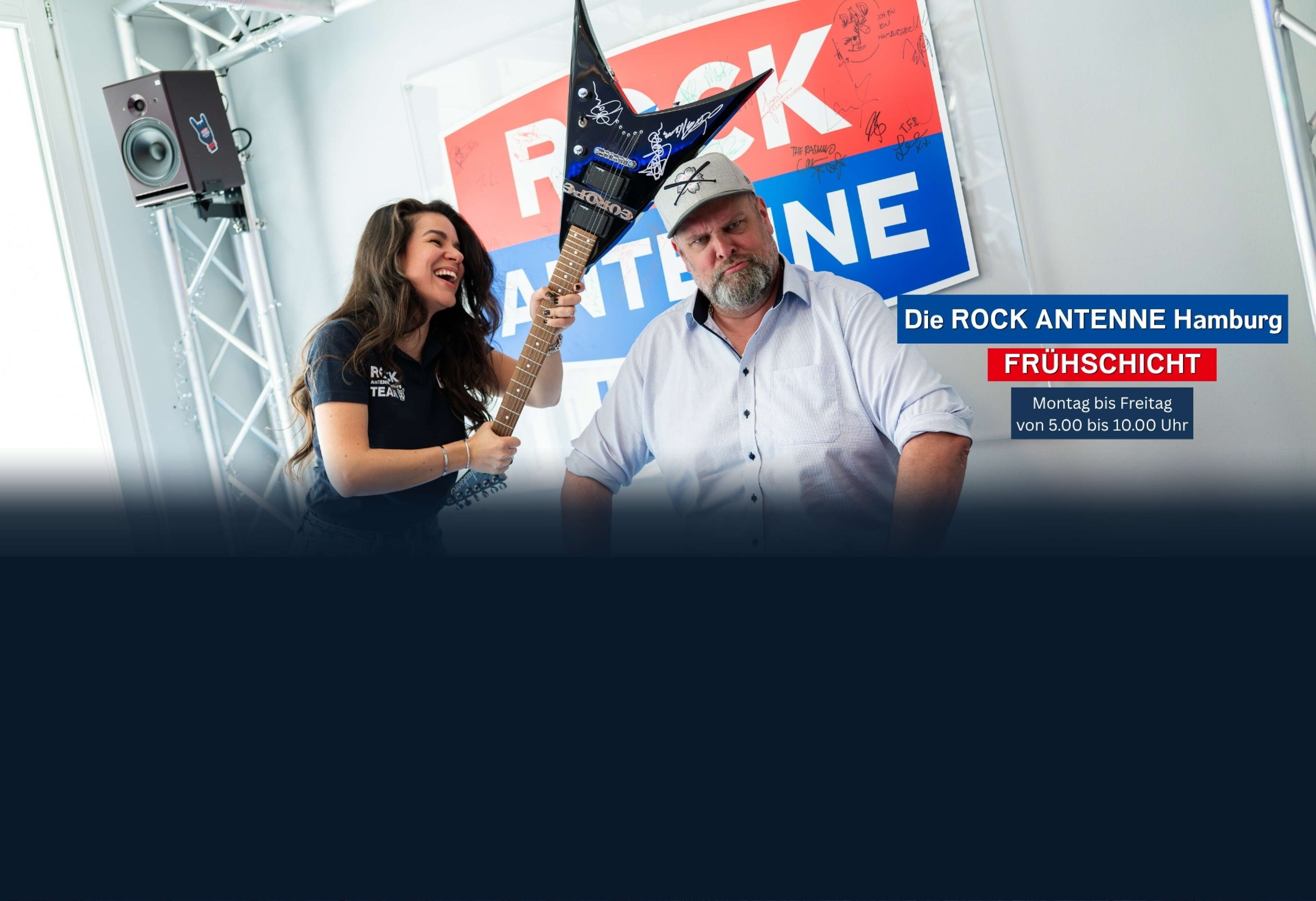 Die Morningshow-Moderatoren von ROCK ANTENNE Hamburg Alex Schmidt und Lilly Roberts