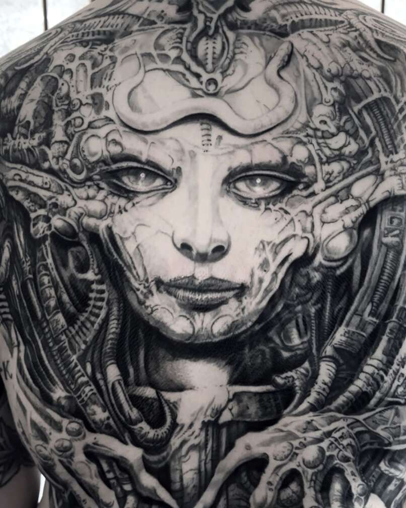 Dirk Binder von Corvo Tattoo Art in Altona