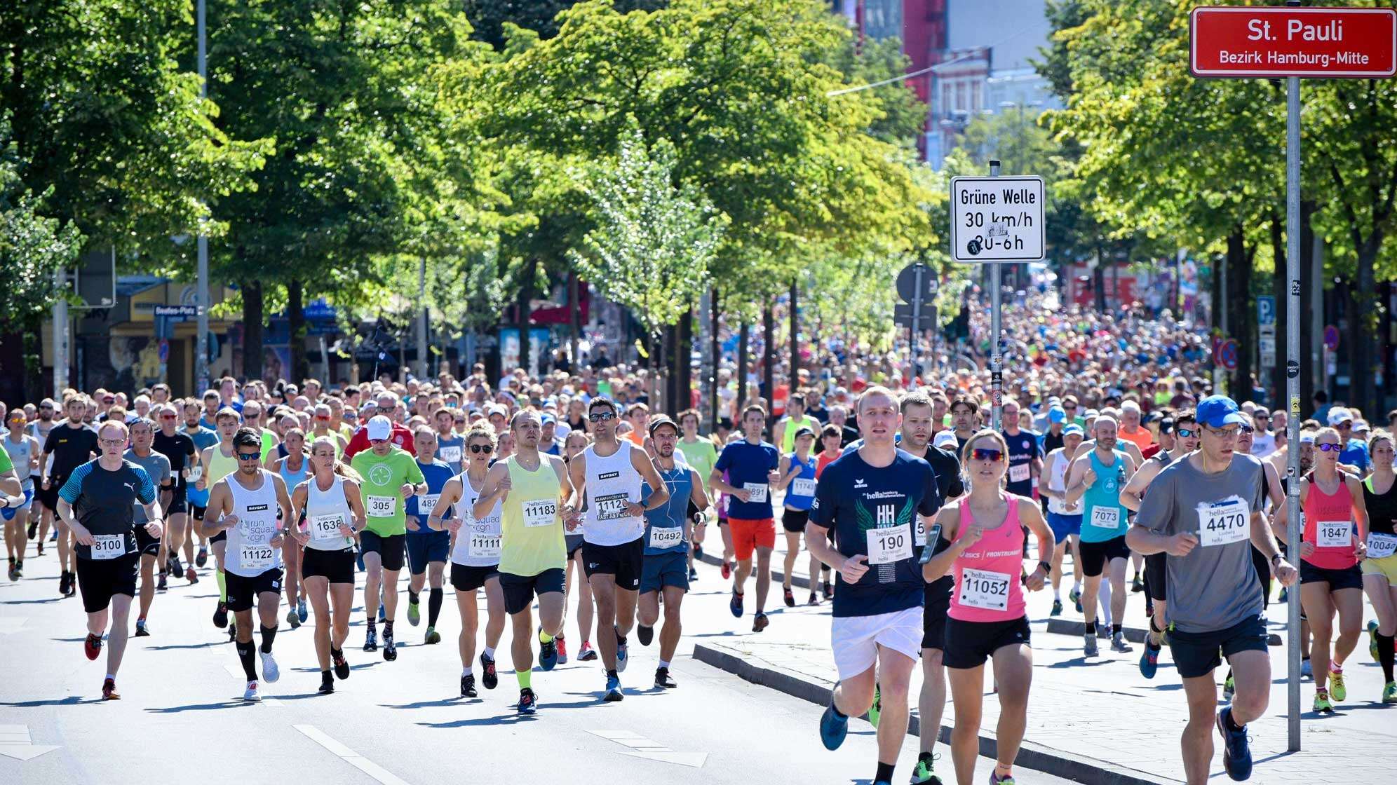 Athleten und Athletinnen beim hella hamburg halbmarathon.