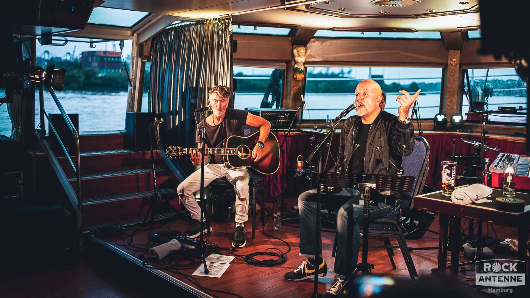 Die Fotos von Lotto King Karl & die 3 Richtigen live bei der Konzertreihe "Ship of Fools".