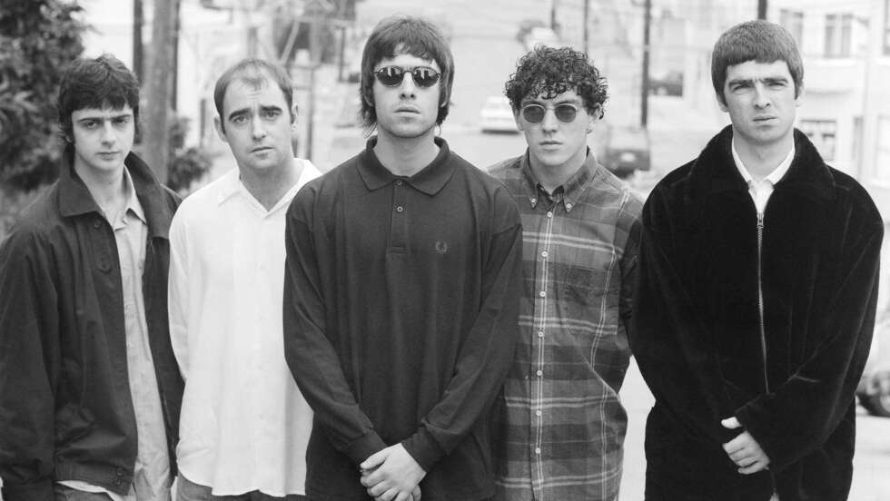 Ein Pressefoto der britischen Band Oasis.