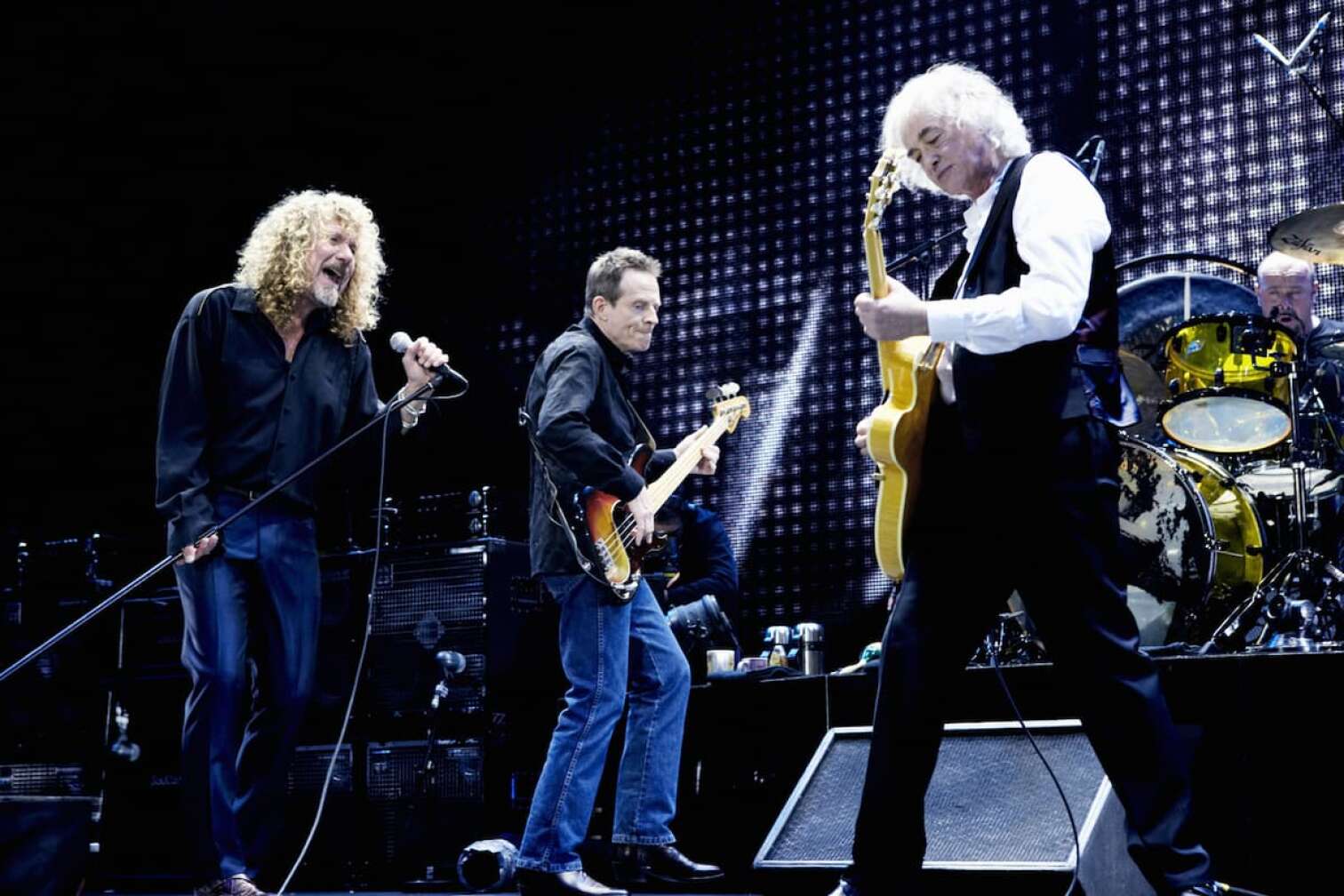 Led Zeppelin auf Bühne bei einem Konzert