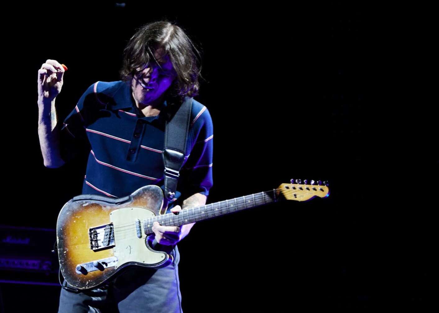 John Frusciante mit einer Fender-Gitarre