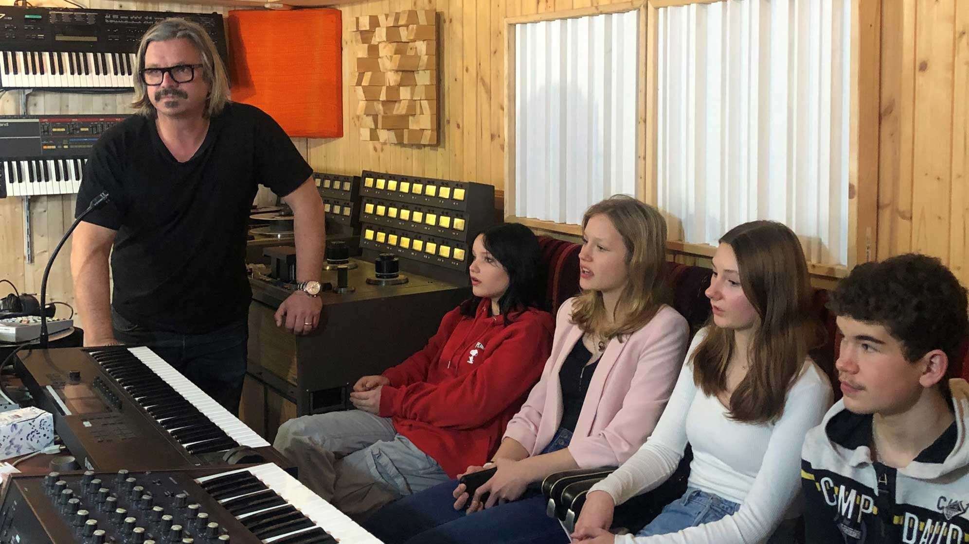 Henning Wehland mit der rockigsten Schule im Studio