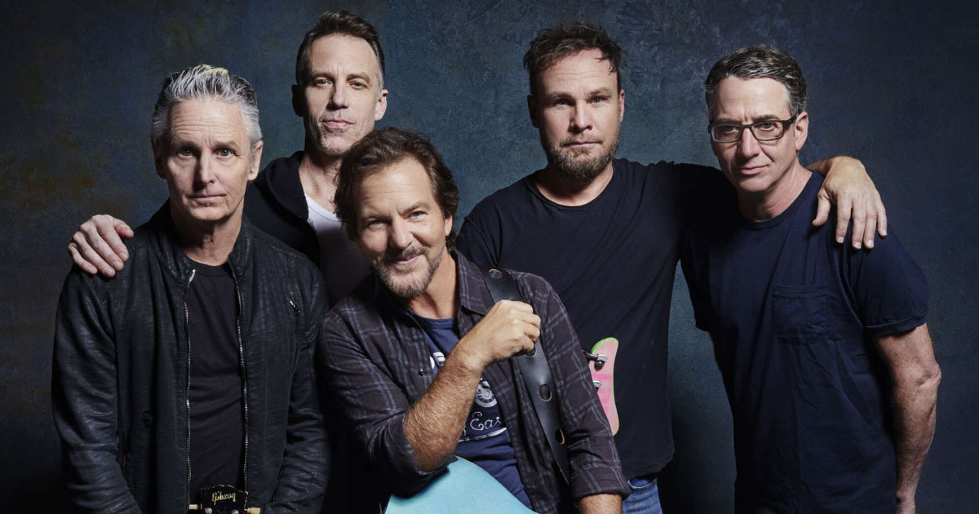 Pearl Jam als Gruppe beim Fotoshooting