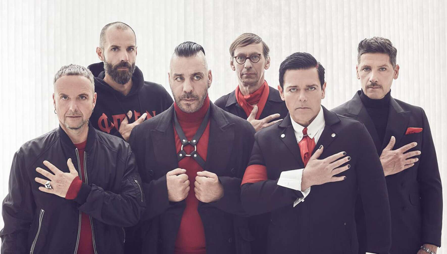 Rammstein Cover, Dresscode schwarz/rot