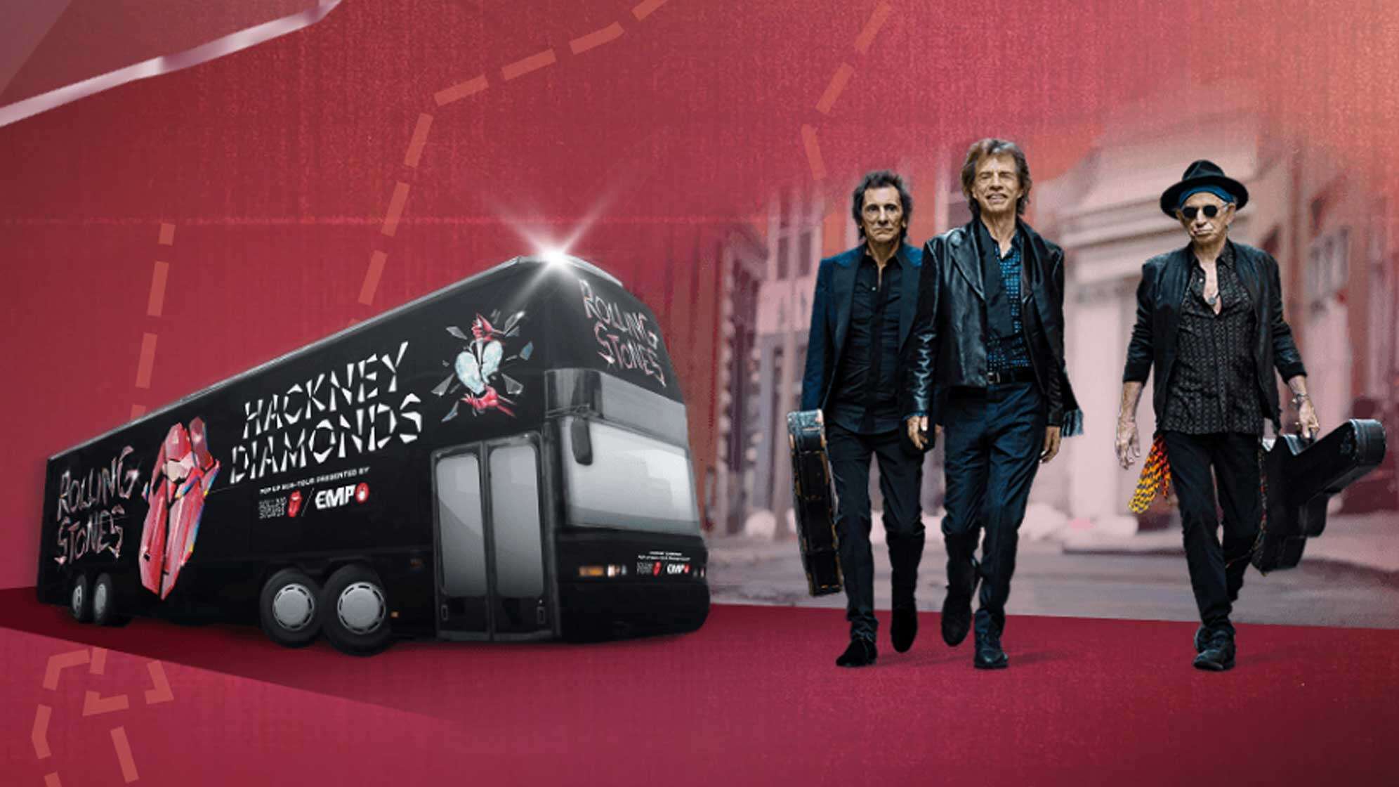 Bild der Rolling Stones und einem schwarzen Reisebus, auf dem steht "HACKNEY DIAMONDS" und das Logo der Band