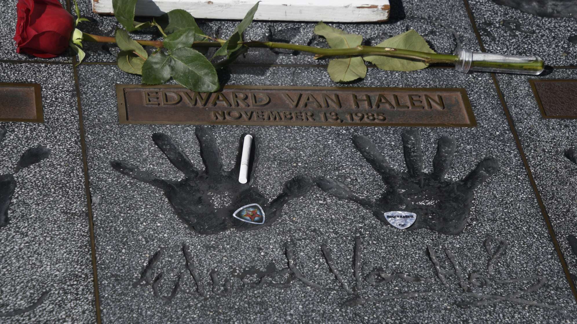 Die Abdrücke von Eddie Van Halen auf dem RockWalk in Los Angeles