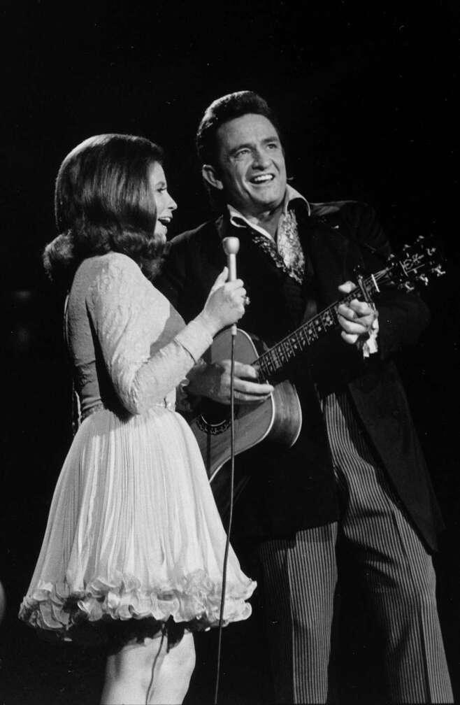 Johnny Cash on stage mit Frau