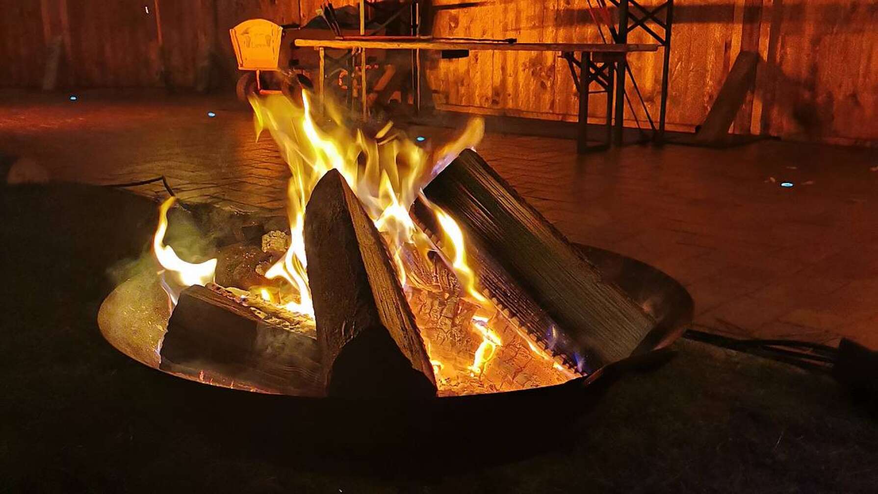 Bild einer Feuerschale bei Samhain im Ostsee Resort Damp