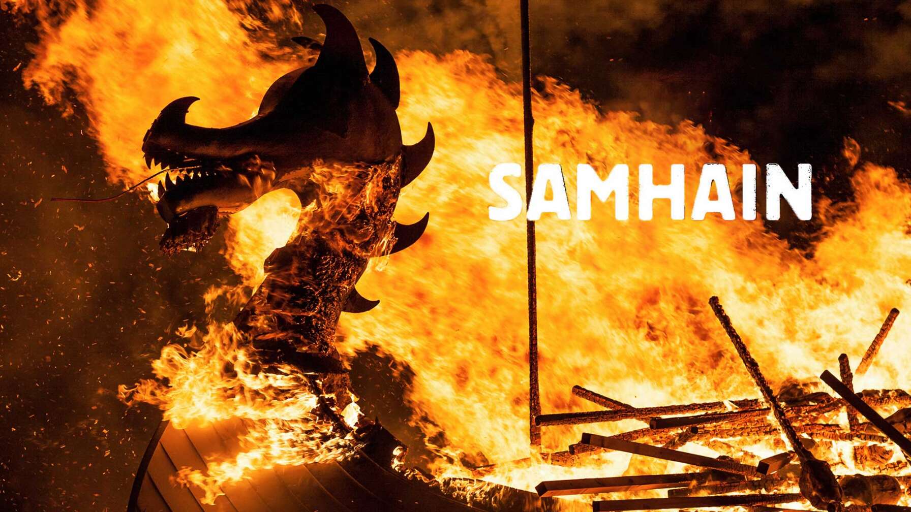 Bild eines brennenden Wikinger Schiffs, Text "Samhain"