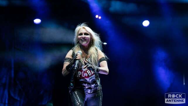 DORO live in Düsseldorf 2023: Die besten Fotos vom Jubiläumskonzert der Metal-Queen