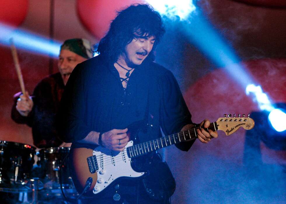 Mit seinem Gitarrenspiel hat Ritchie Blackmore die Hard Rock- und Metal-Welt entscheidend auf den Weg gebracht. Hier haben wir sieben spannende Fakten über den Saitenhexer ->