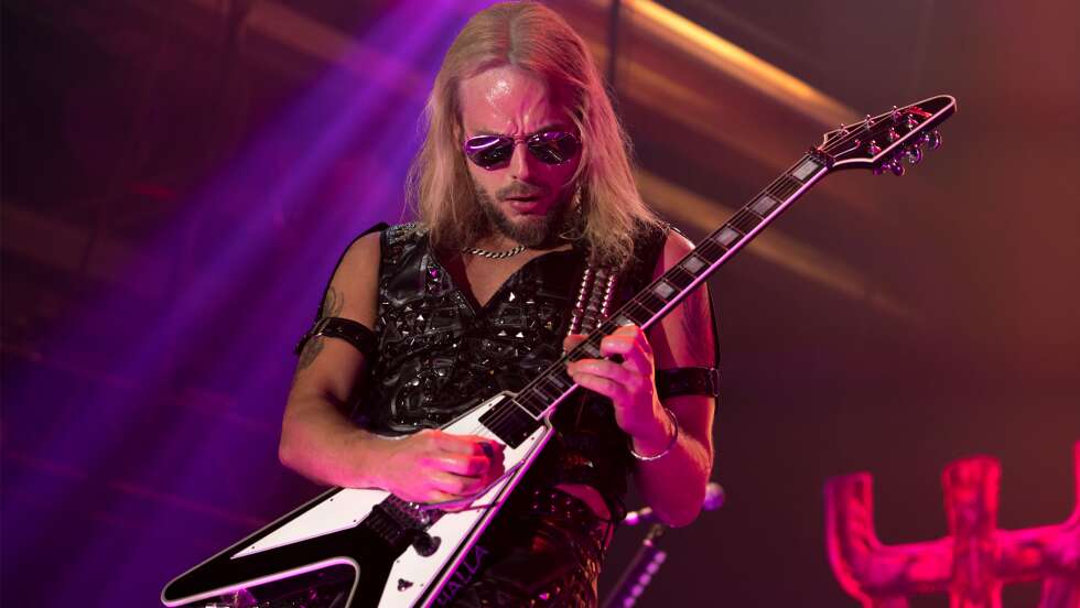 Foto von Judas Priest Gitarrist Richie Faulkner beim Konzert in München 2018