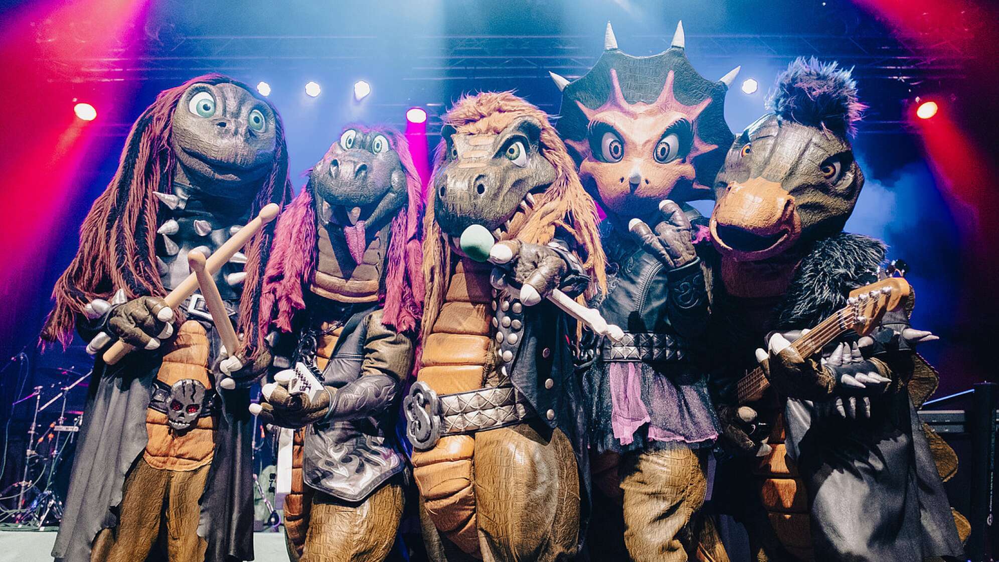 Die Mitglieder von Heavysaurus im Dino-Kostüm