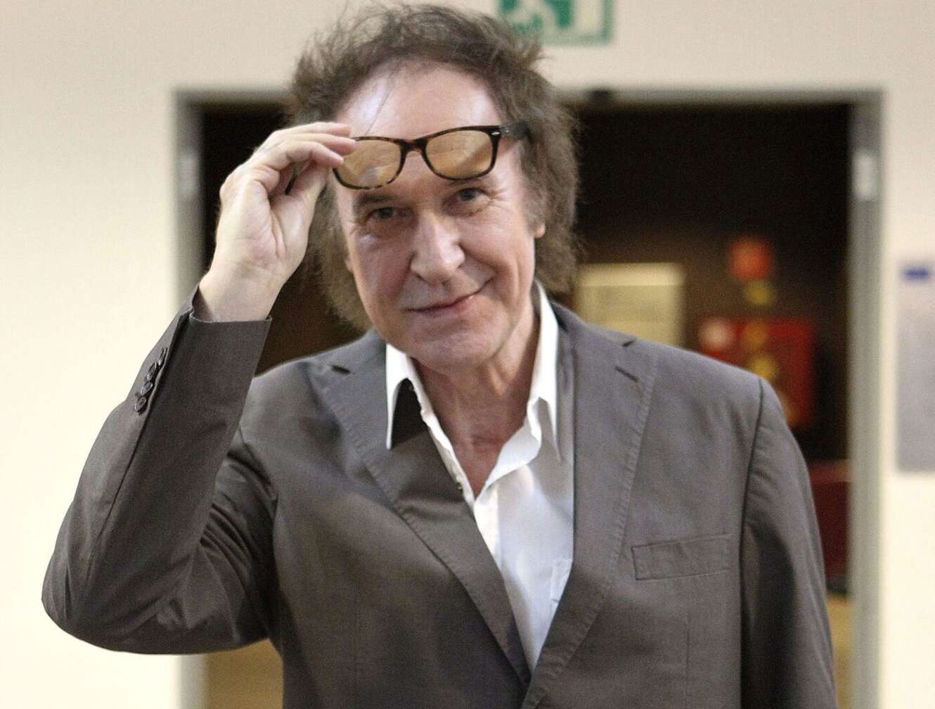 Ray Davies Javier mit abgenommener Brille