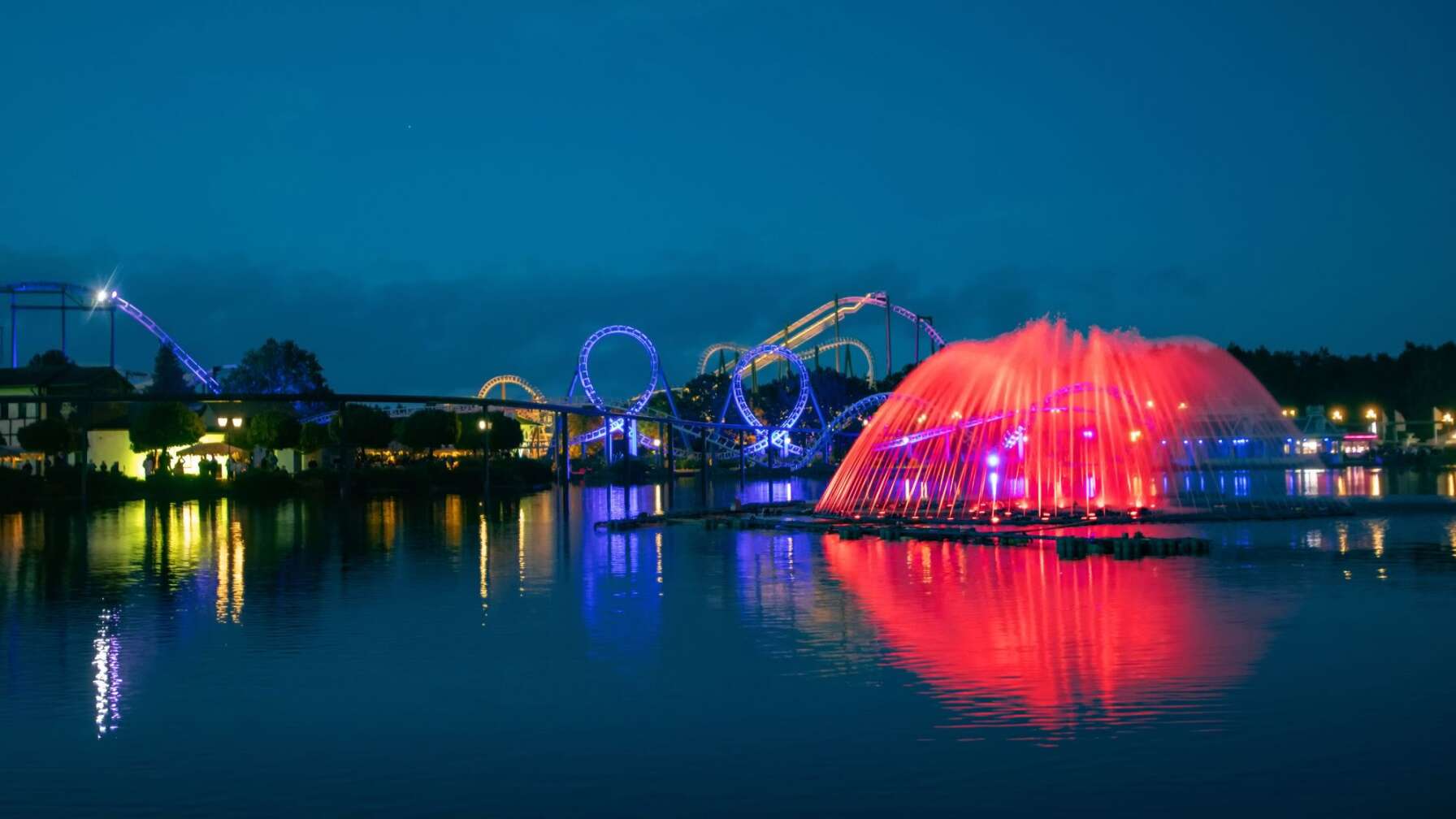 Lichtshows in der Abenddämmerung im Oktober im Heide Park Resort