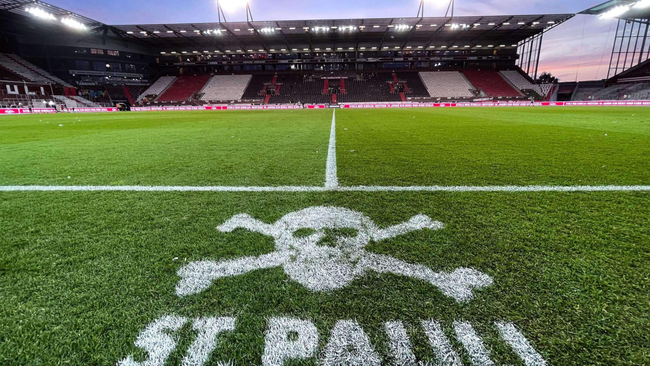 FC St. Pauli Rekordmeister FC Bayern zu Gast in Hamburg